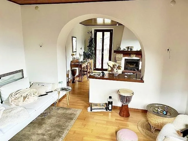 3 1/2-Zimmer-Dachwohnung an sehr ruhiger, sonniger Aussichtslage / ...