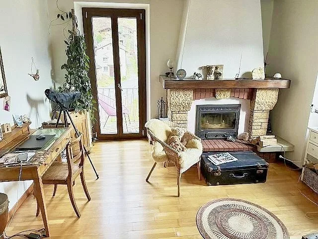 3 1/2-Zimmer-Dachwohnung an sehr ruhiger, sonniger Aussichtslage / ...