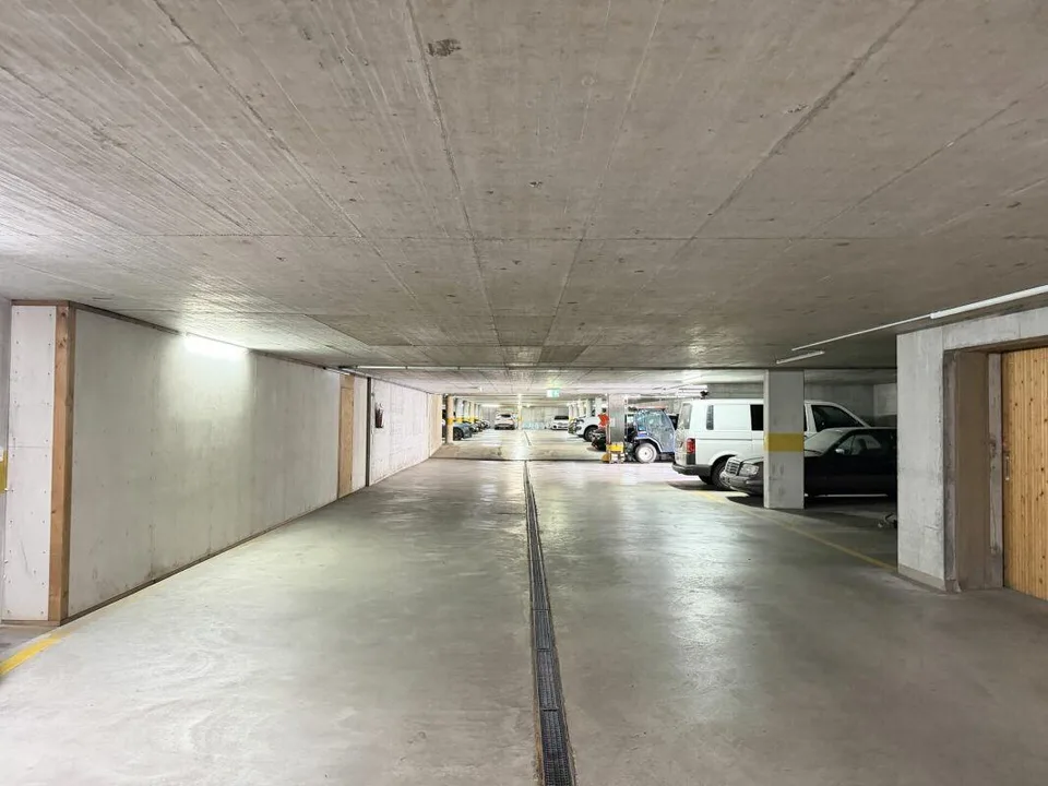Attraktive Tiefgaragenplätze mit optimaler Verkehrsanbindung in Haag