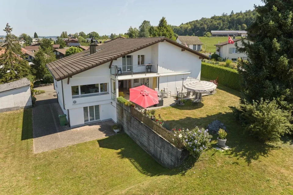 8.5-Zimmer-Einfamilienhaus mit Studio für Home-Office oder stilles ...