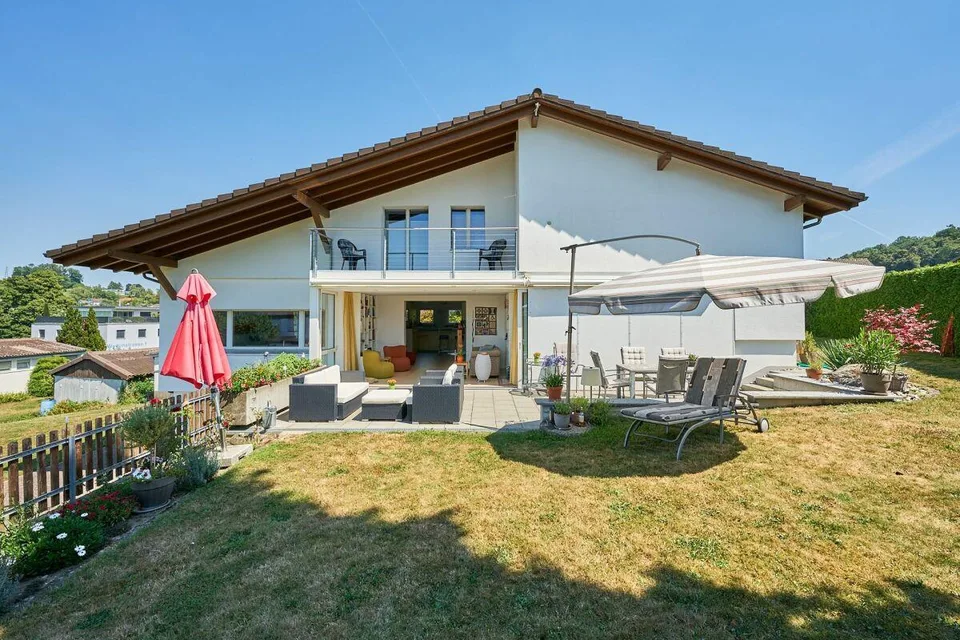 8.5-Zimmer-Einfamilienhaus mit Studio für Home-Office oder stilles ...
