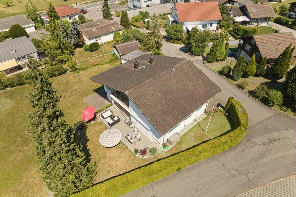 8.5-Zimmer-Einfamilienhaus mit Studio für Home-Office oder stilles ...