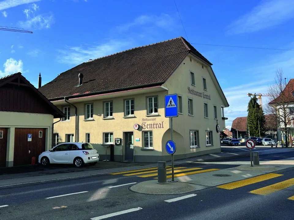 Restaurant Central mit Wohnung und Garage
