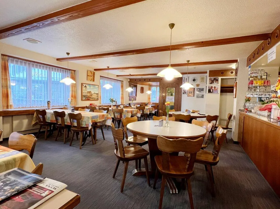 Restaurant Central mit Wohnung und Garage