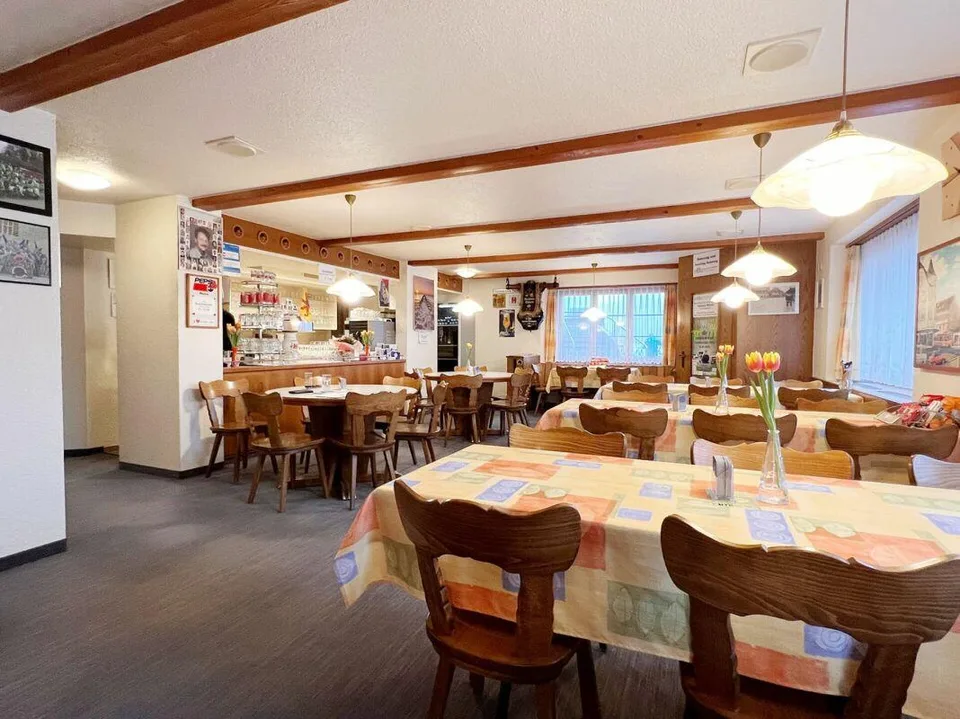 Restaurant Central mit Wohnung und Garage