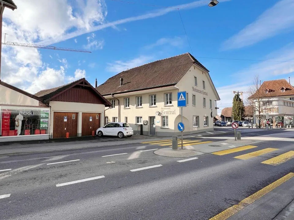 Restaurant Central mit Wohnung und Garage