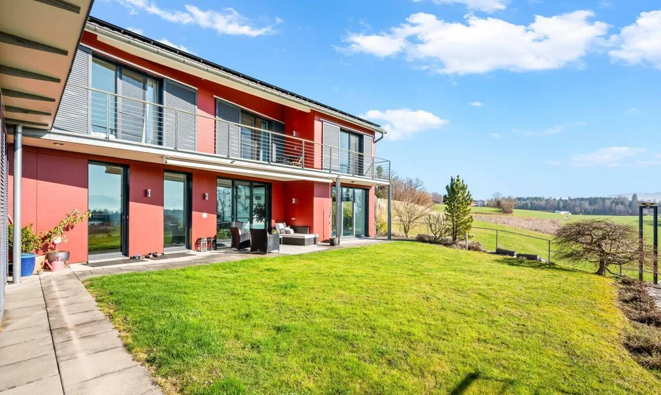 Exklusives Einfamilienhaus mit Weitsicht in idyllischer Lage