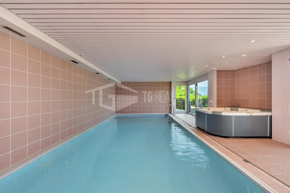 PRESTIGIOSA VILLA A MONTAGNOLA - VISTA LAGO, PISCINA INTERNA E DARSENA