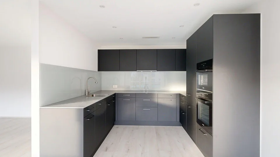 Moderne 2.5-Zimmer Eigentumswohnung mit schönem Balkon.