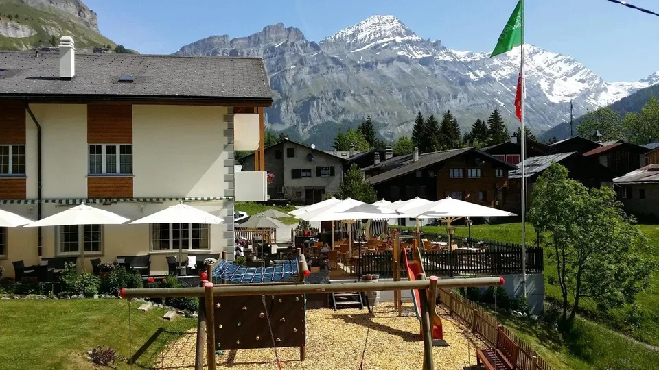 Idyllisches Restaurant mit zwei Wohnungen bei Leukerbad