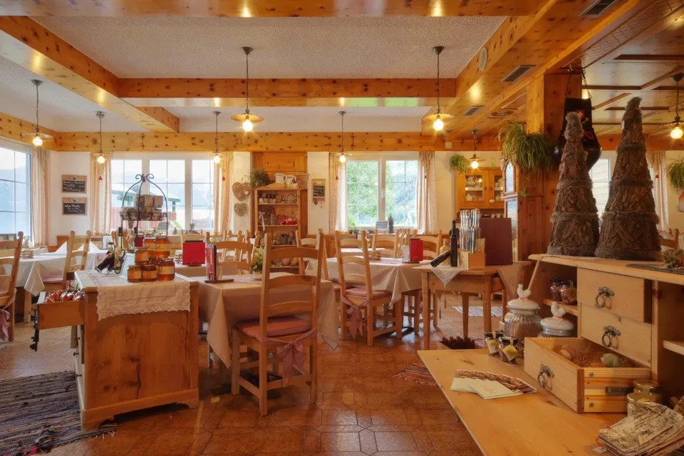 Idyllisches Restaurant mit zwei Wohnungen bei Leukerbad