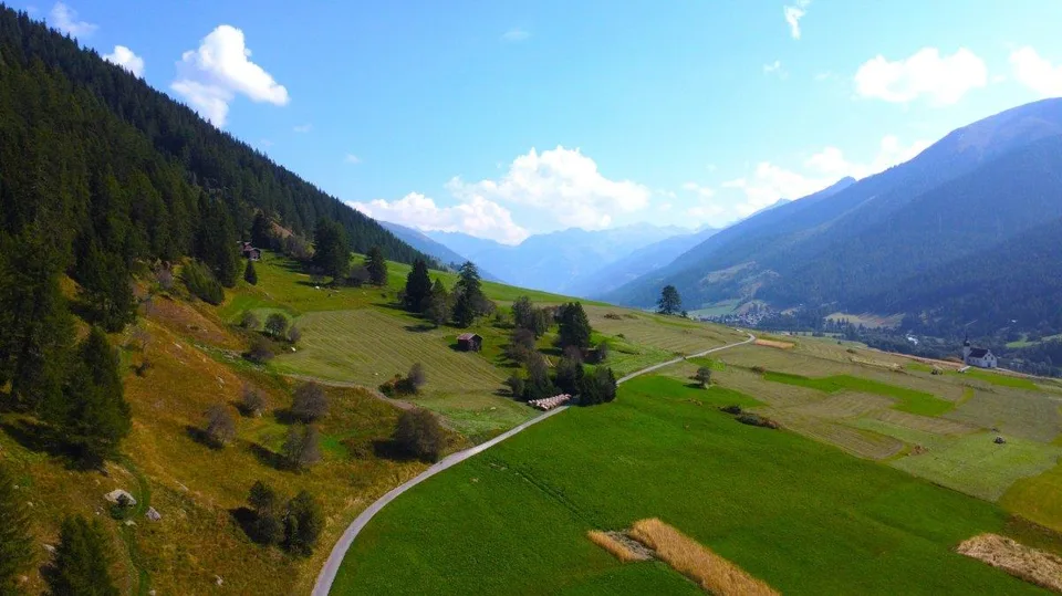 Unverbaubares Bauland am Waldesrand im Goms – foto 8 di 13