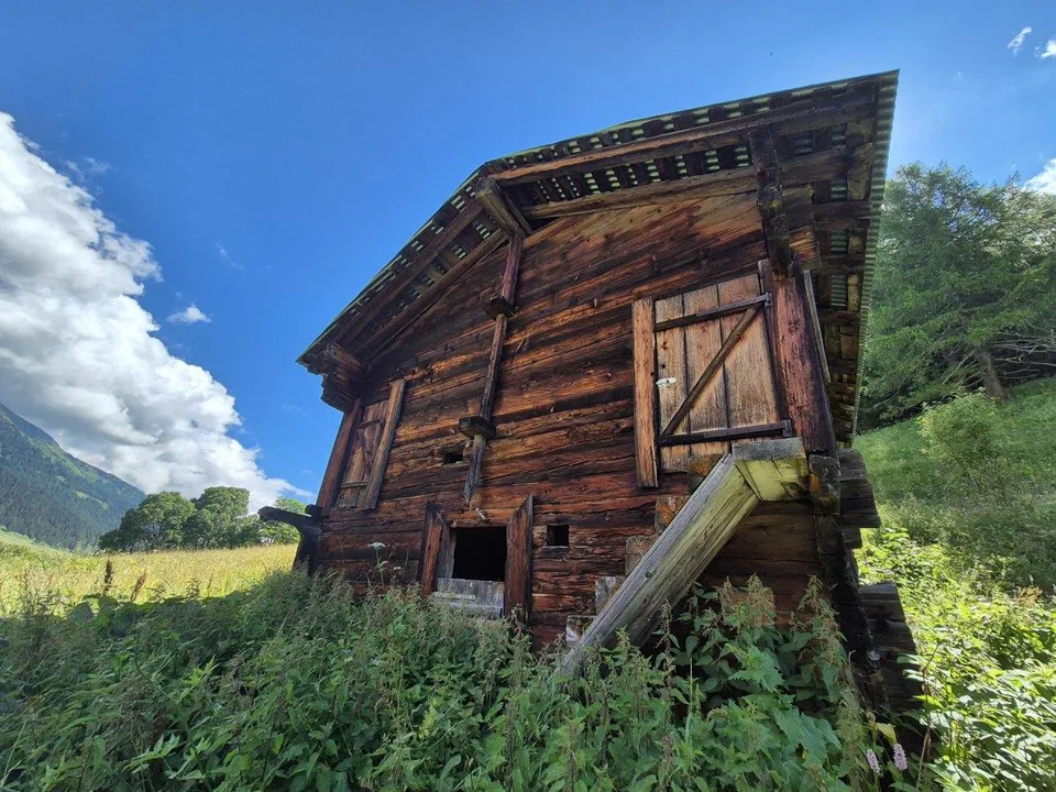 Typische Walliser Stall - Scheune mit diversen Parzellen – Foto 6 von 8