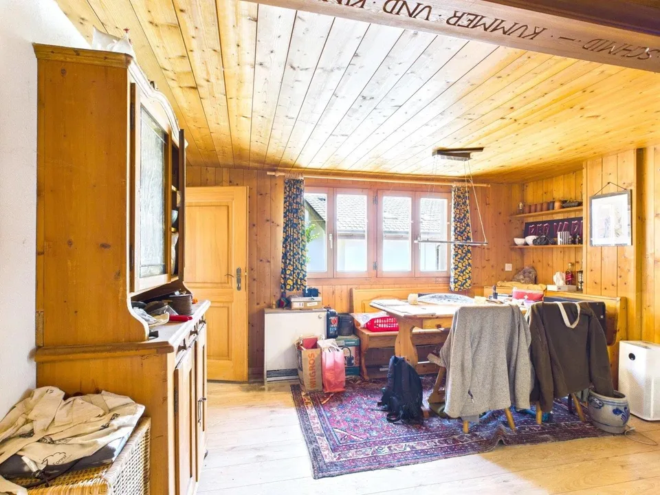 Altbauwohnung mit Nebengebäuden und Parkplätzen bei der Aletscharena – Foto 6 von 14