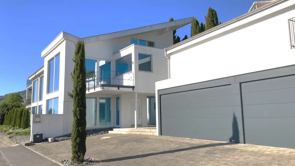 Traumhaus im Seetal -  6.5-Zimmer-Villa mit Hallenbad und Gästewohnung