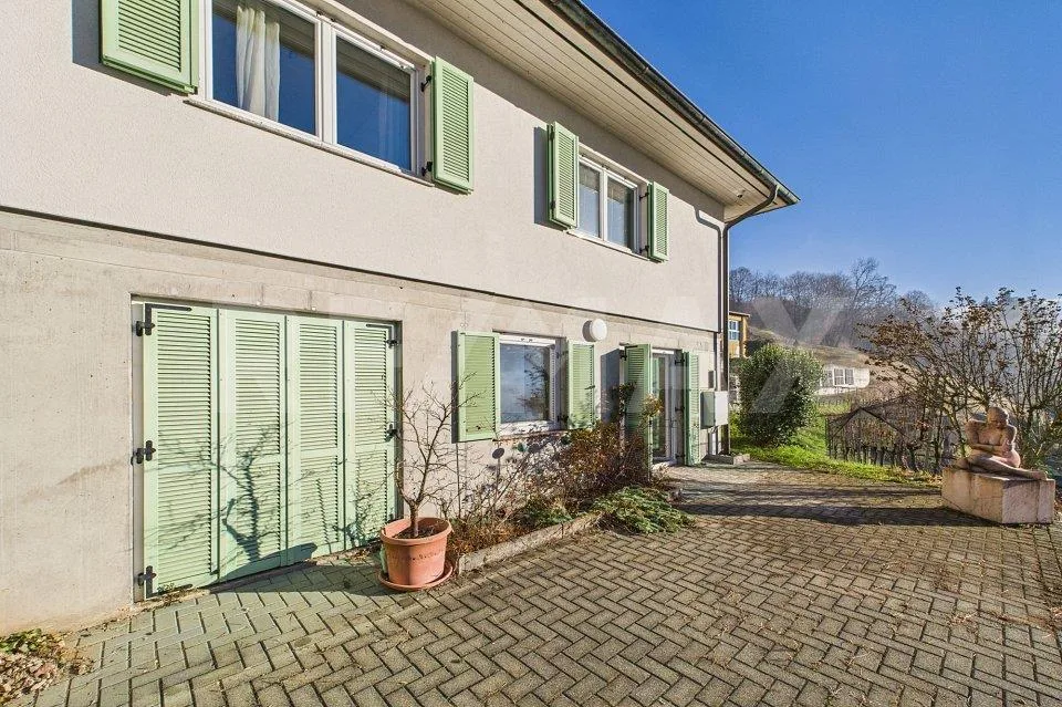 Casa unifamiliare moderna e spaziosa con ampi locali accessori a Mo...