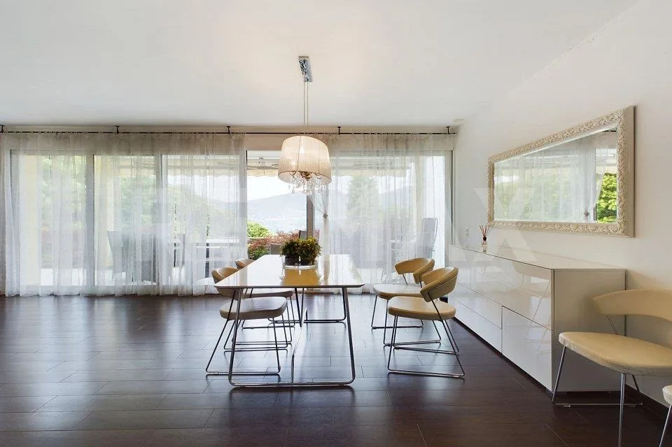 Appartamento di 4½ locali con vista da sogno e giardino privato – Foto 7 von 13