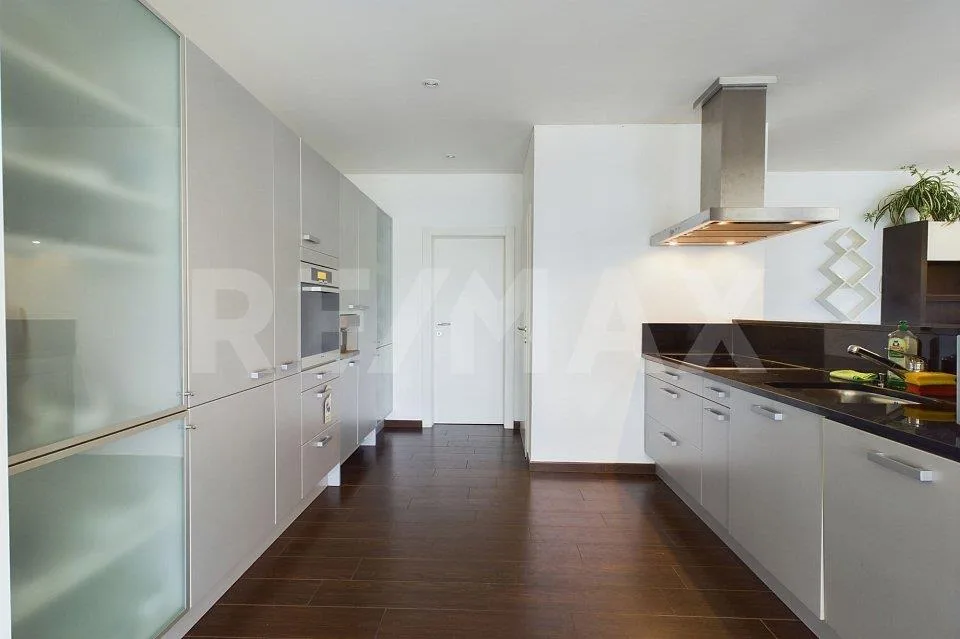 Appartamento di 4½ locali con vista da sogno e giardino privato – Foto 9 von 13