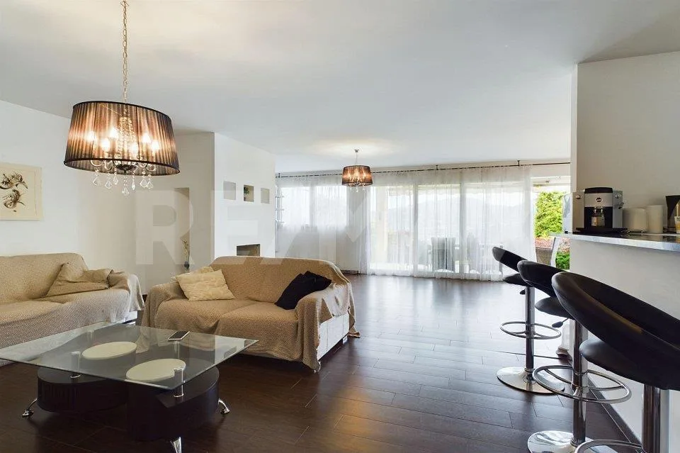 Appartamento di 4½ locali con vista da sogno e giardino privato