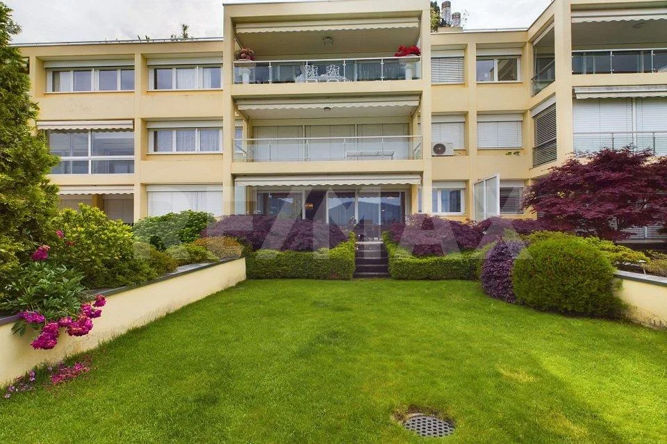 Appartamento di 4½ locali con vista da sogno e giardino privato