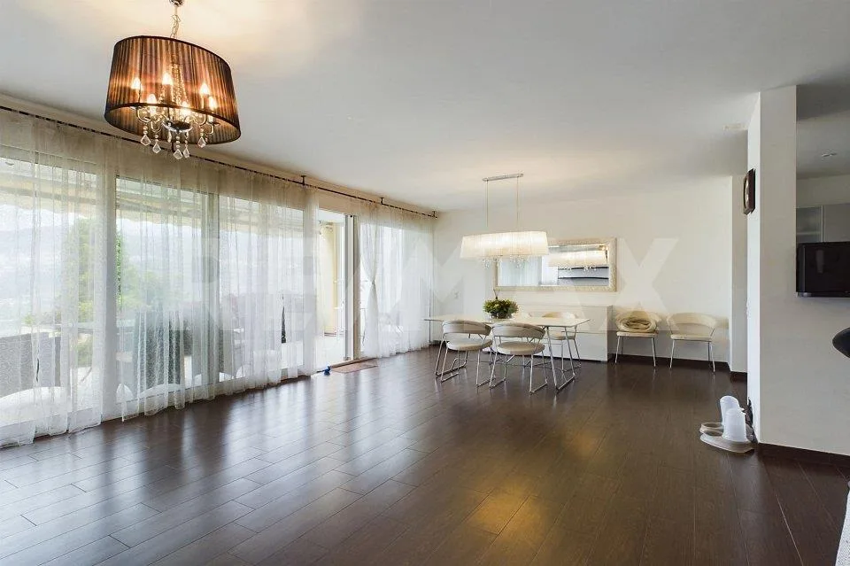 Appartamento di 4½ locali con vista da sogno e giardino privato