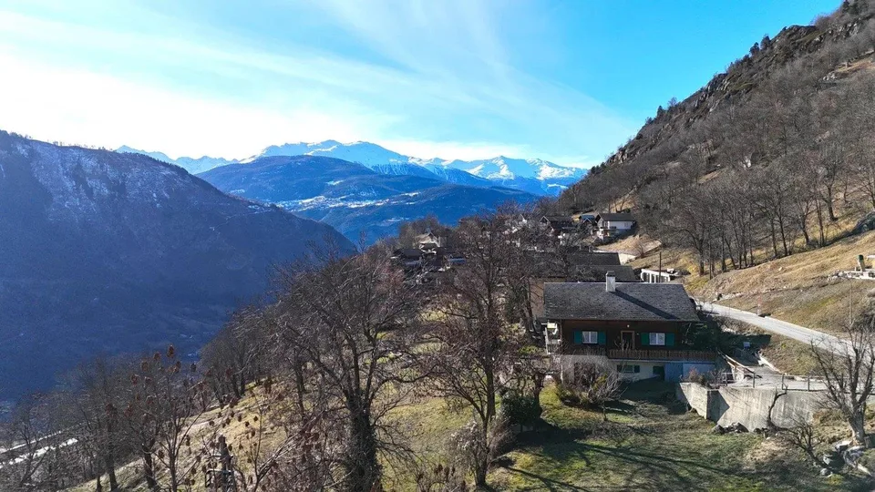 Geräumiges Wohnhaus mit sonnigem Garten oberhalb Naters – Foto 13 von 14