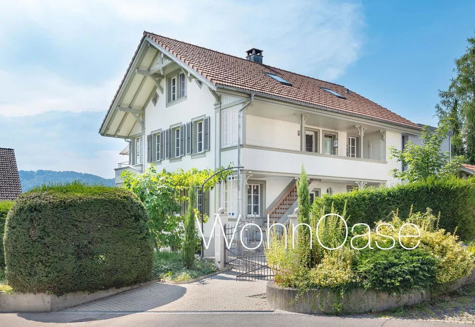 Exklusives Zweifamilienhaus mit Gartenoase und Pool an bevorzugter ...
