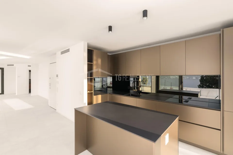 VILLA CONTEMPORANEA CON VISTA LAGO