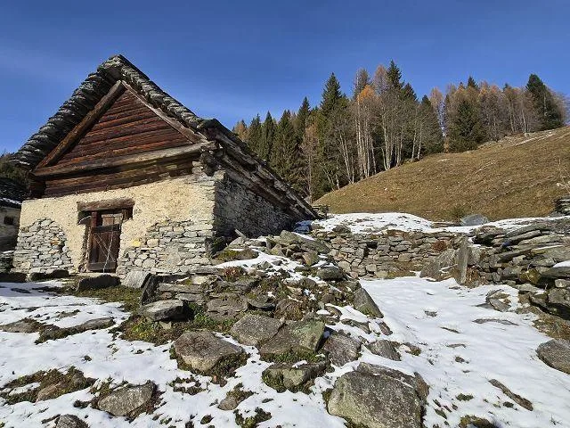 3 Rustici zum Ausbauen an sehr sonniger, ruhiger Aussichtslage / 3 ... – photo 18 of 29