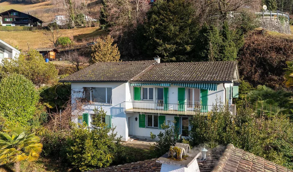 Terreno d'investimento con nuova costruzione approvata e potenziale di espansione
