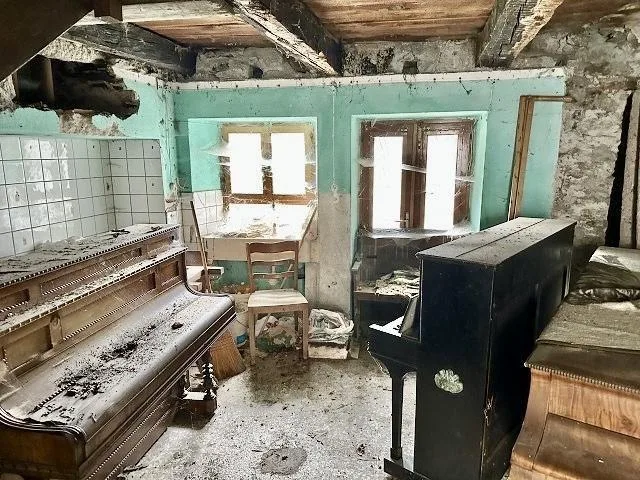 2-Zimmer-Dorfhaus zum Ausbauen / casa di 2 locali nel nucleo da ris...