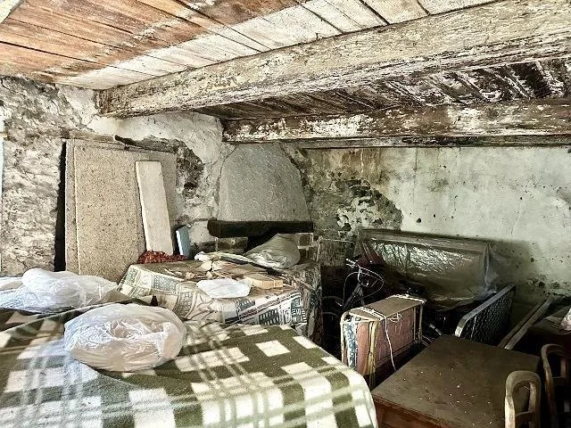 2-Zimmer-Dorfhaus zum Ausbauen / casa di 2 locali nel nucleo da ris...