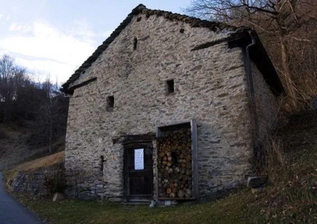 Stall zum Ausbauen mit 15627 m2 Wiese und Wald an sehr ruhiger, son...