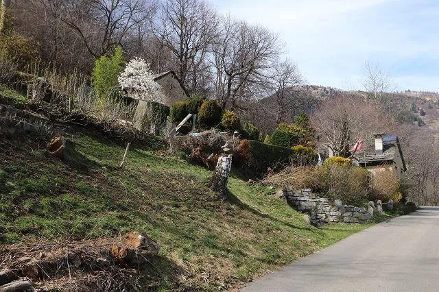 3 1/2-Zimmer-Rustico mit Garten und Stall zum Ausbauen mit 15000 m2... – Foto 17 von 25