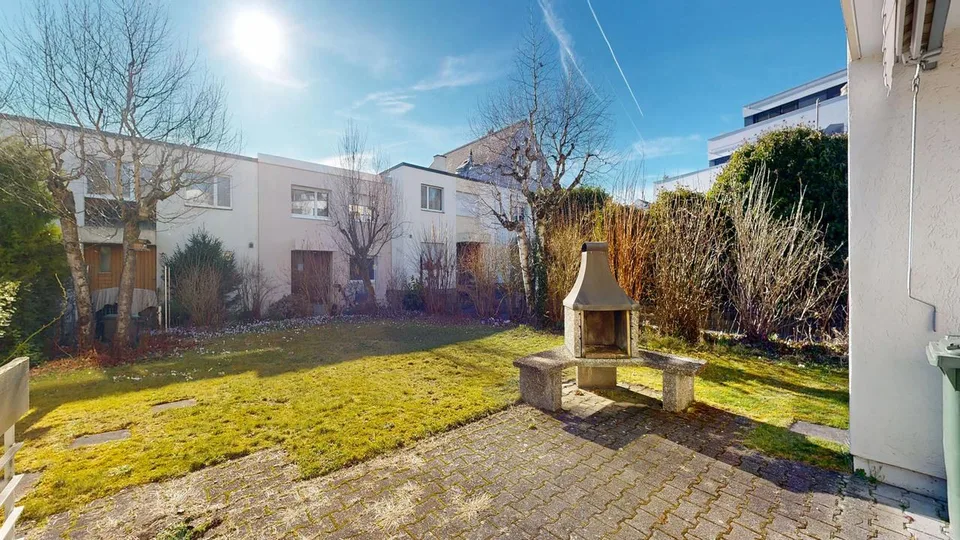 4.5-Zimmer-Doppeleinfamilienhaus mit Hobbyraum und Einstellhallenplatz