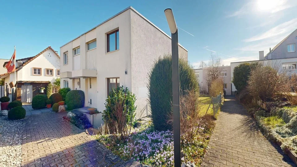 4.5-Zimmer-Doppeleinfamilienhaus mit Hobbyraum und Einstellhallenplatz