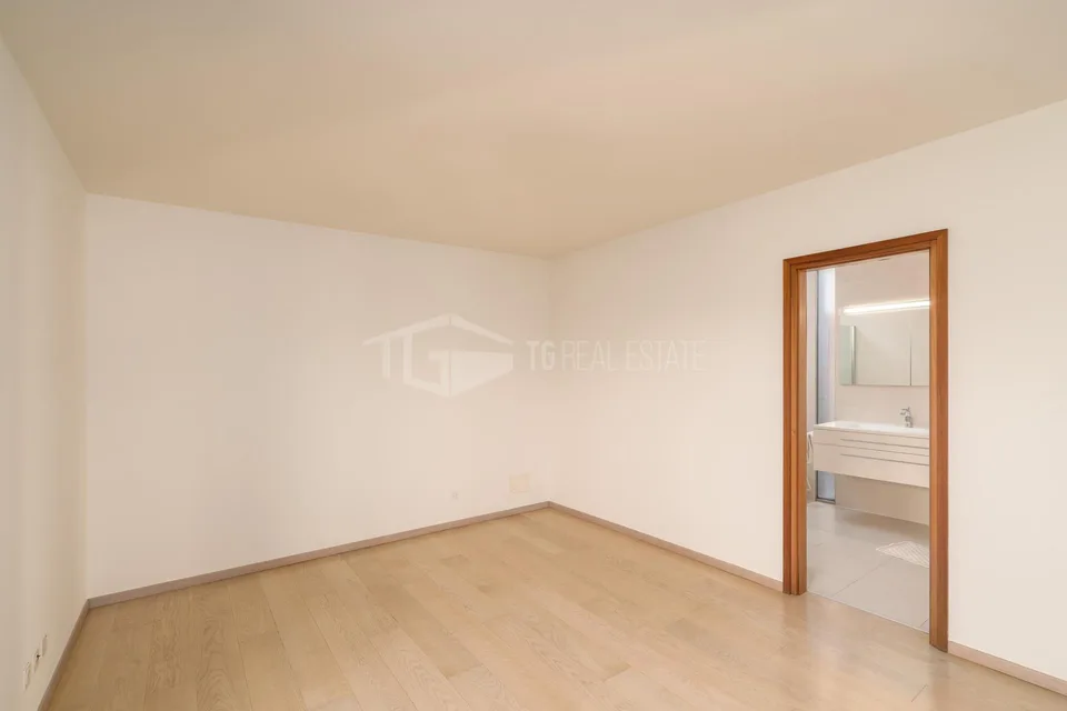 VILLA CON PISCINA E VISTA LAGO