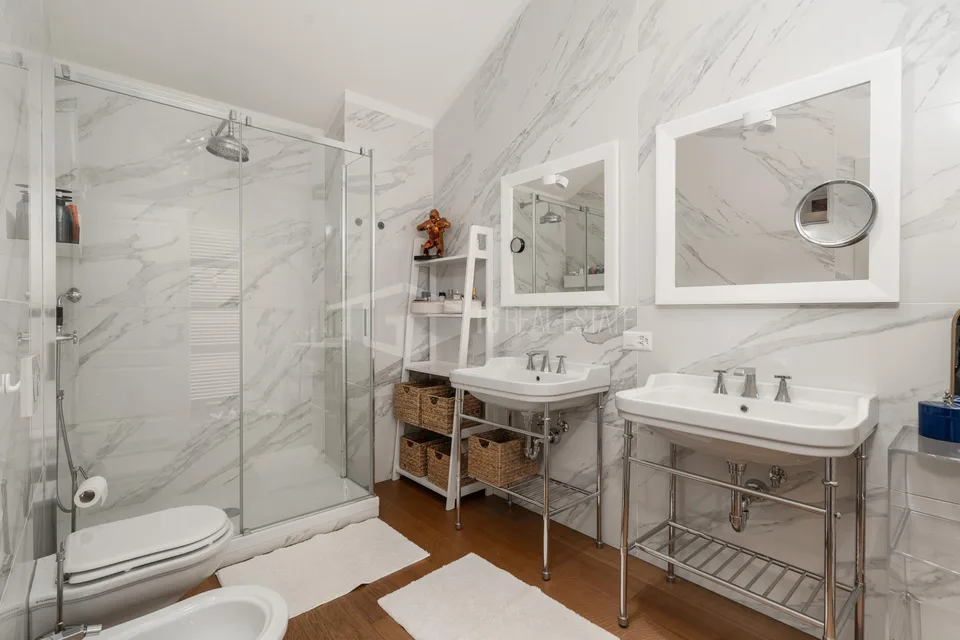 LUSSO E COMFORT : ATTICO 6.5 LOCALI CON VISTA PANORAMICA SU LUGANO