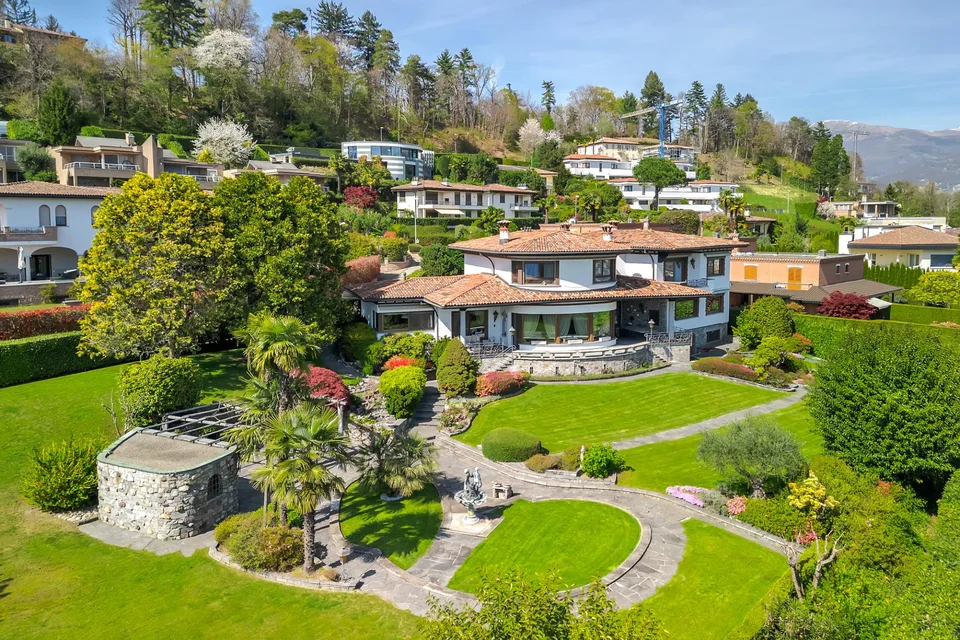Prestigiosa Villa con Vista Lago