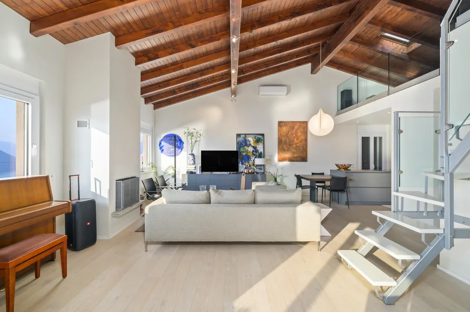 CASA INDIPENDENTE CON INCANTEVOLE VISTA LAGO
