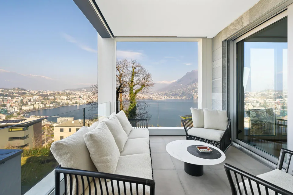 DESIGN E RAFFINATEZZA CON VISTA LAGO A PARADISO
