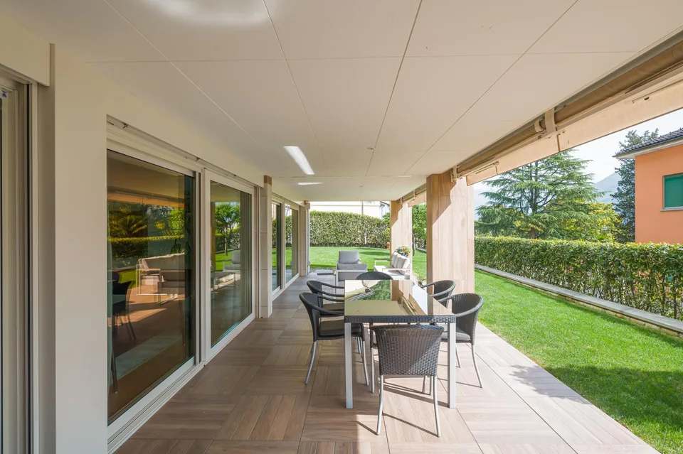 CONFORTEVOLE APPARTAMENTO CON GIARDINO PRIVATO A MELIDE