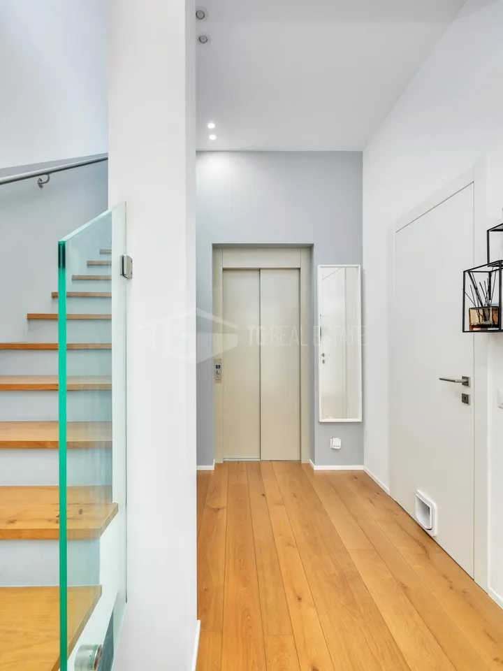 MODERNA VILLA CON VISTA PANORAMICA E CON APPARTAMENTO INDIPENDENTE