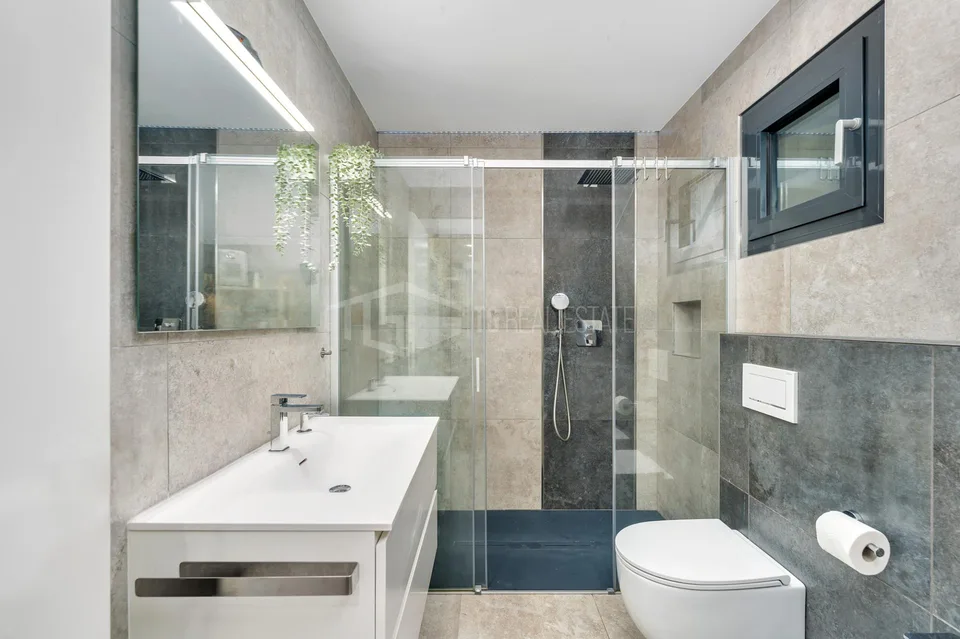 MODERNA VILLA CON VISTA PANORAMICA E CON APPARTAMENTO INDIPENDENTE