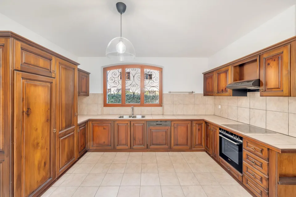 VILLA IN STILE MEDITERRANEO A DUE PASSI DAL LAGO E DAL PARCO DI FIGINO