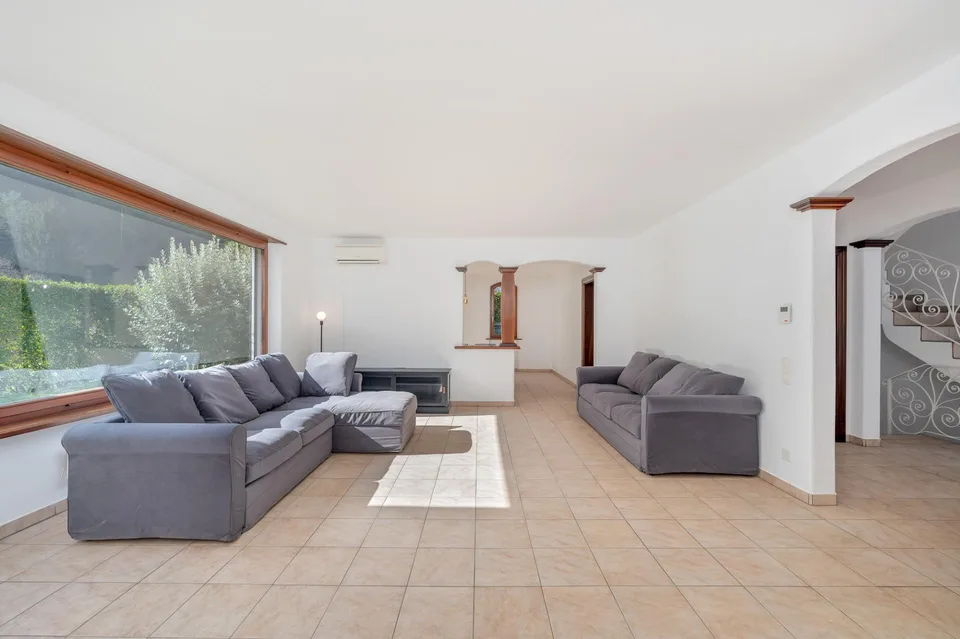VILLA IN STILE MEDITERRANEO A DUE PASSI DAL LAGO E DAL PARCO DI FIGINO