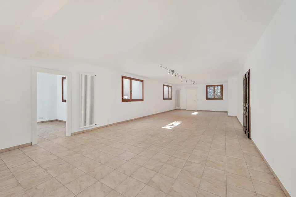 VILLA IN STILE MEDITERRANEO A DUE PASSI DAL LAGO E DAL PARCO DI FIGINO