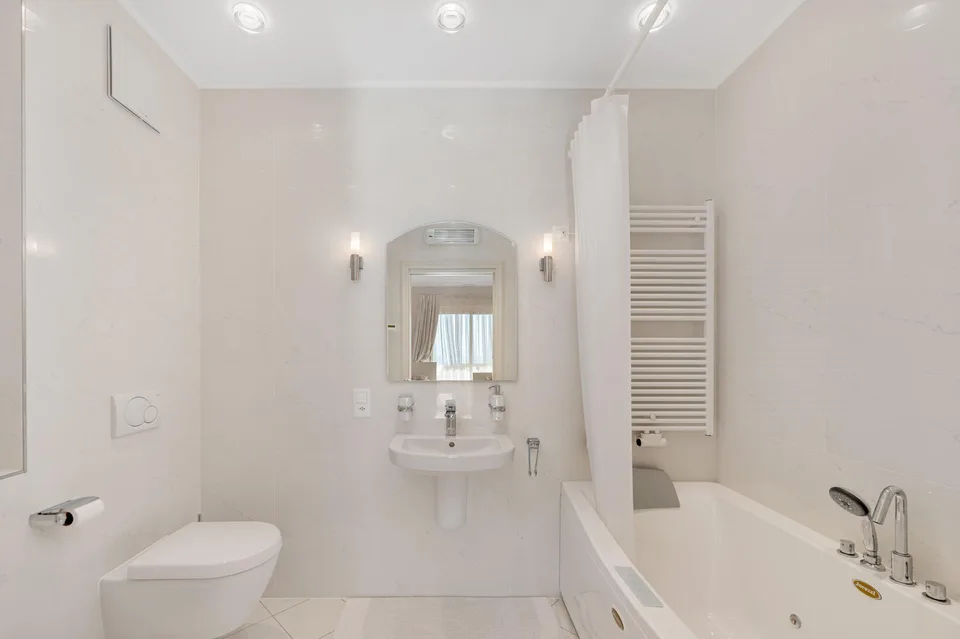 ELEGANTE DUPLEX CON LA VISTA MOZZAFIATO SUL LAGO.