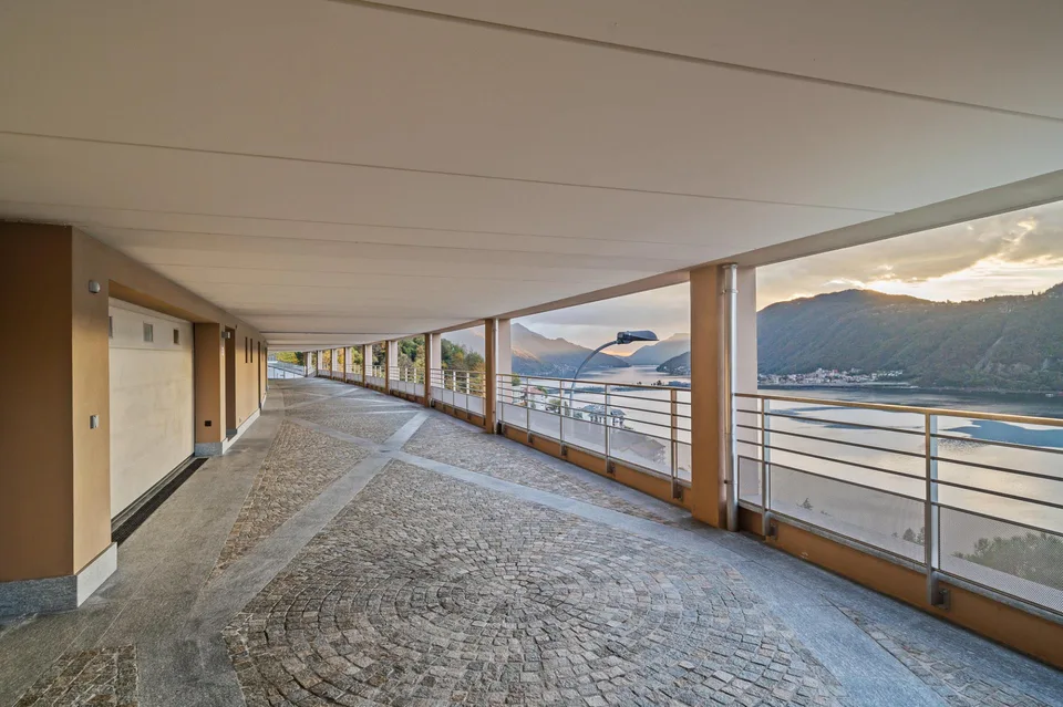 Elegante Residenza con Vista sul Lago di Lugano