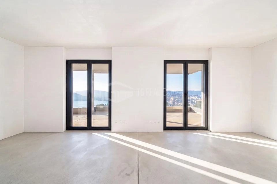 Nuovo spazioso appartamento 4,5 con vista lago e giardino